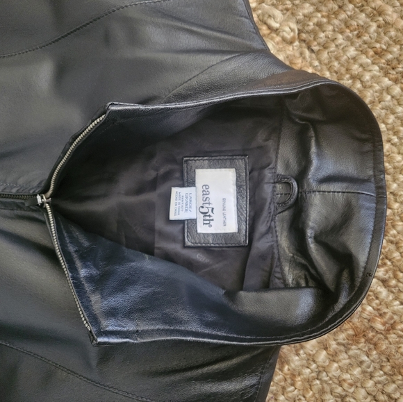 Women's hip lenght straight zip front leather jacket - Picture 3 of 5